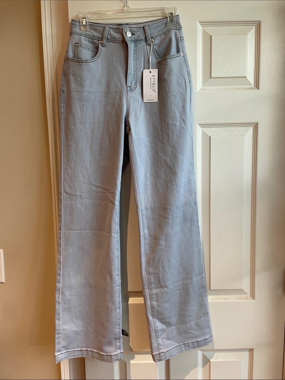 NWT Women's Light Blue Jeans 6